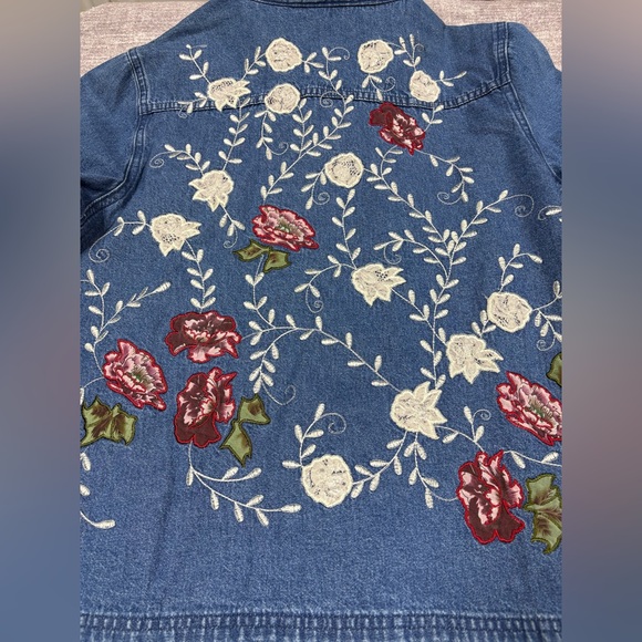 Denim & Co Embroidered Blue Jacket Floral Patch Women’s L Button Front Artsy - Picture 11 of 11
